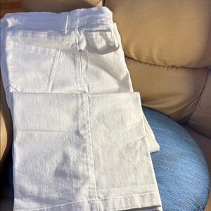 White GLORIA VANDERBILT “Amanda” Slimming Effect Jeans 12 Wide Ankle style!